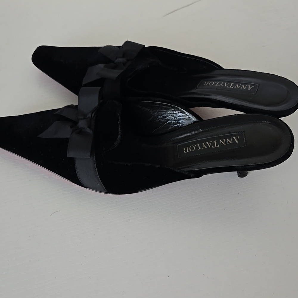 Ann Taylor Vintage Black Velvet Bow Kitten Heel Mules Made In ITALY Size 9M - Picture 3 of 10